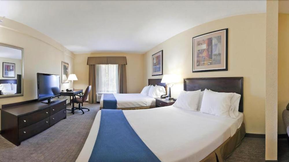 Holiday Inn Express Hotel & Suites Clearwater Us 19 North, An Ihg Hotel Dış mekan fotoğraf